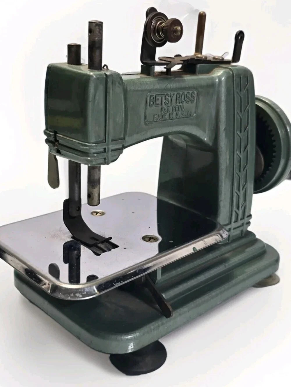 Vintage Betsy Ross Miniature Metal Sewing Machine As Is